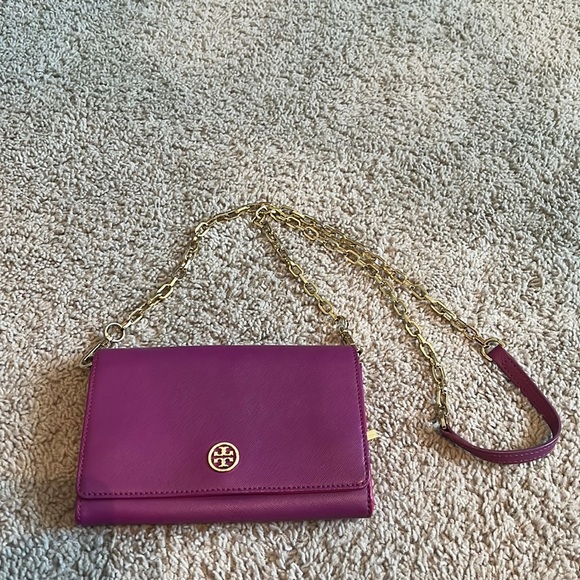 Tory Burch Handbags - Tory Burch-Robinson wallet on chain.